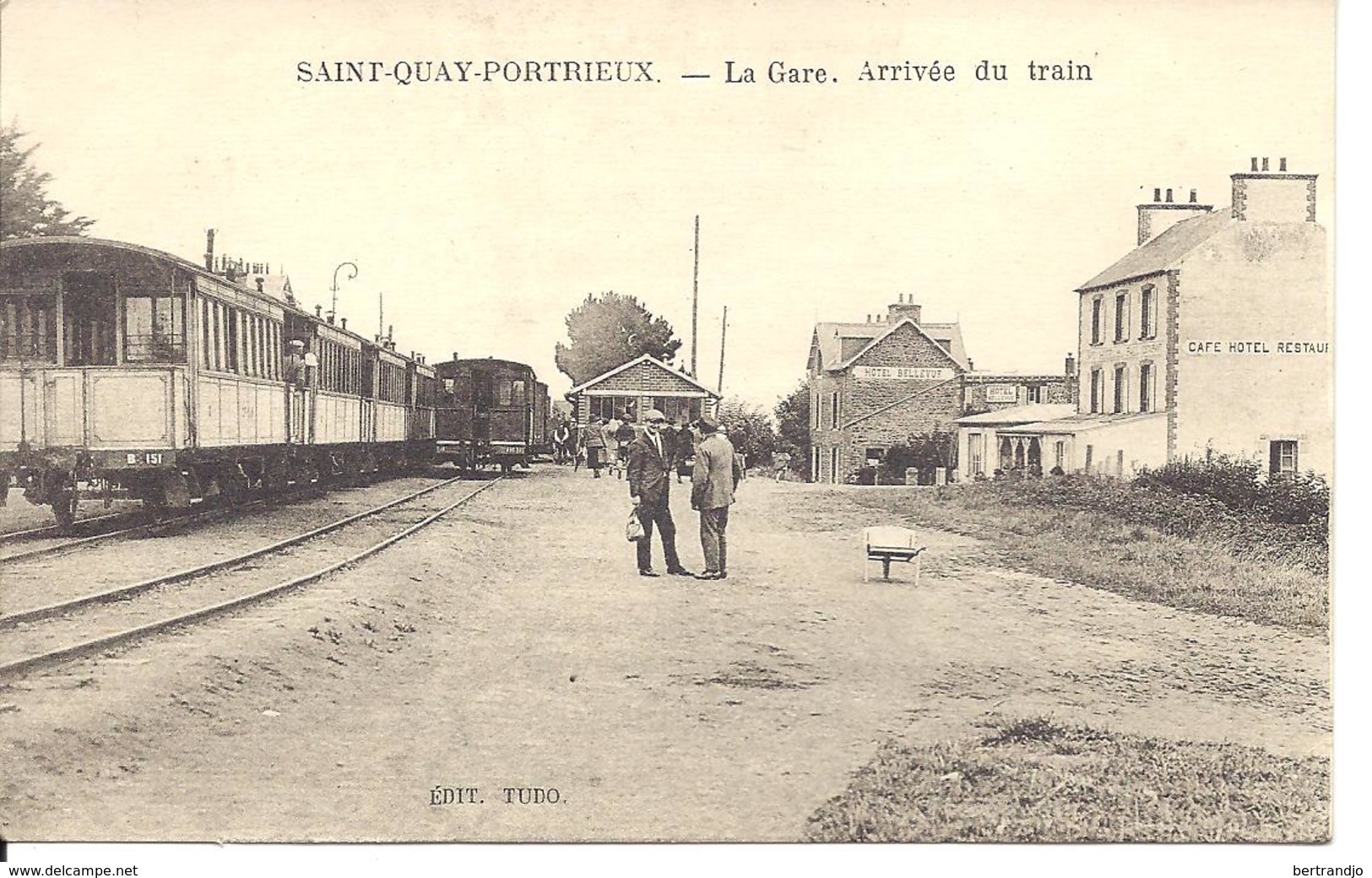 Saint Quay Portrieux / La Gare Arrivée Du Train - Saint-Quay-Portrieux