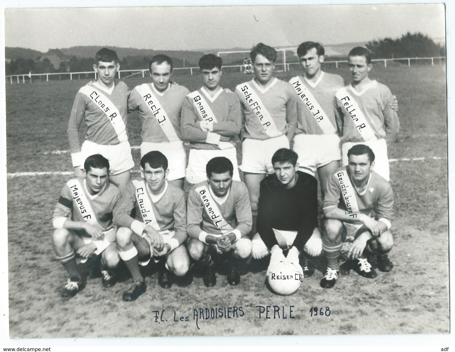 ANCIENNE GRANDE PHOTO EQUIPE DE FOOT FOOTBALL CLUB F.C. LES ARDOISIERS A PERLE, 1968, RAMBROUCH, LUXEMBOURG - Autres & Non Classés