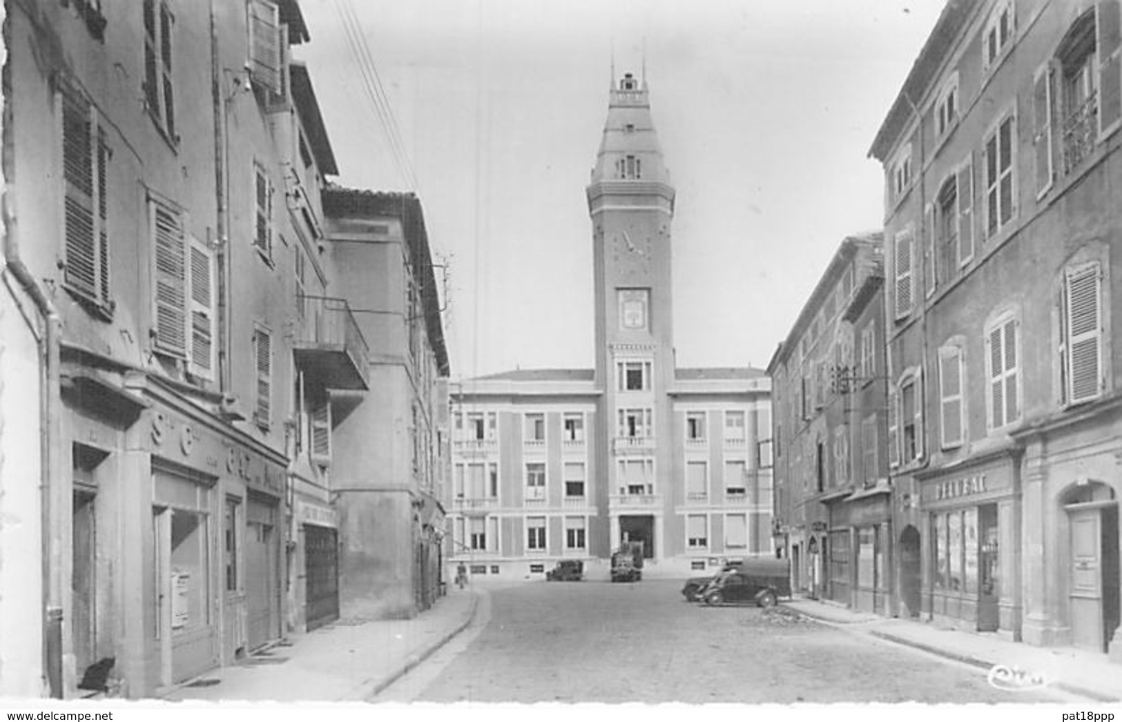 07 - PRIVAS : Place De L'Hotel De Ville( Société Générale Du Gaz ) CPSM Dentelée Noir Blanc Format CPA 1956 - Ardèche - Privas