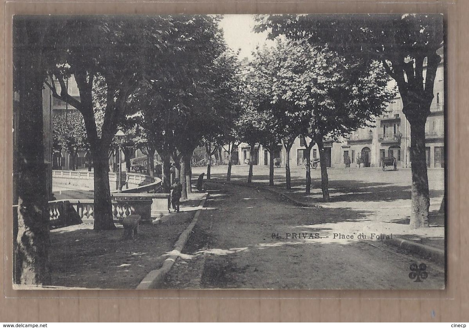 CPA 07 - PRIVAS - Place Du Foiral - TB PLAN Centre Ville Sous Les Arbres ANIMATION + Jolie Oblitération Verso 1905 - Privas