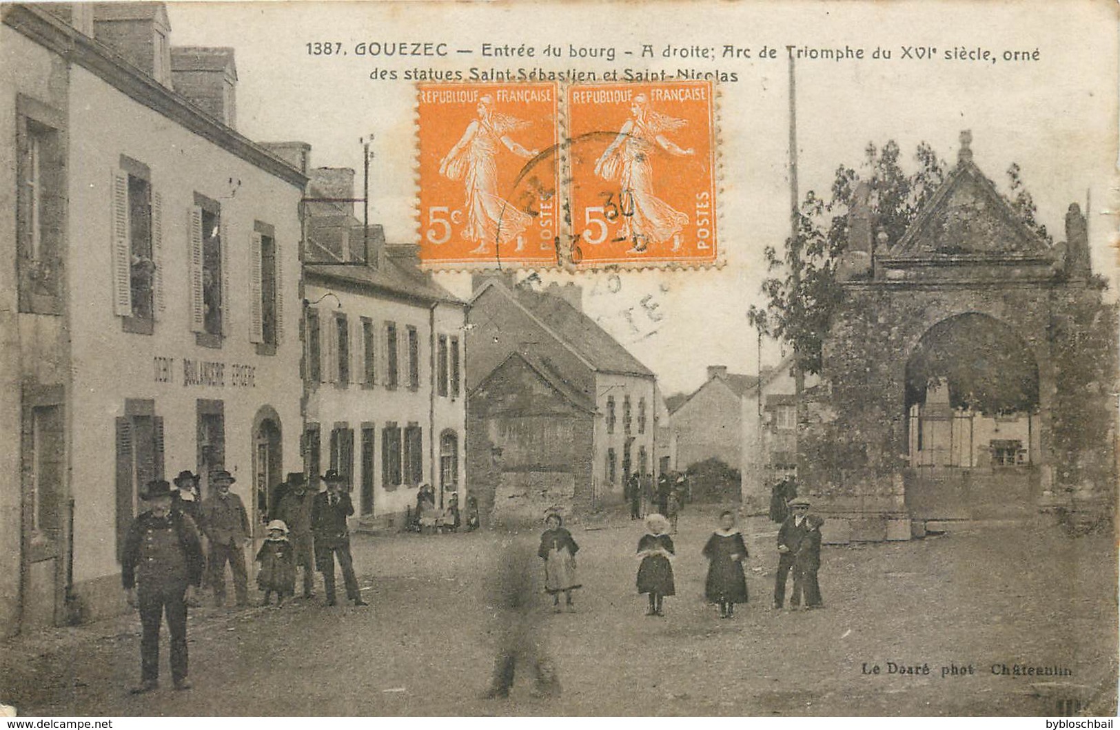 CPA 29 Finistère Gouezec Entrée Du Bourg Boulangerie Débit Epicerie - Autres & Non Classés