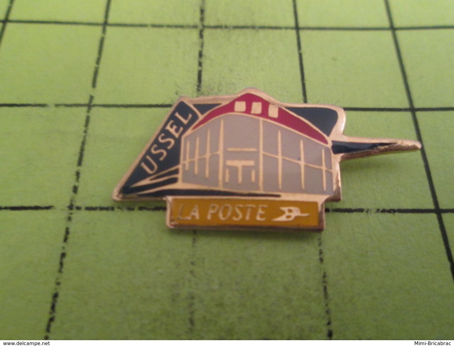 211b Pin's Pins / Beau Et Rare : THEME : POSTEs / LA POSTE USSEL - Mail Services