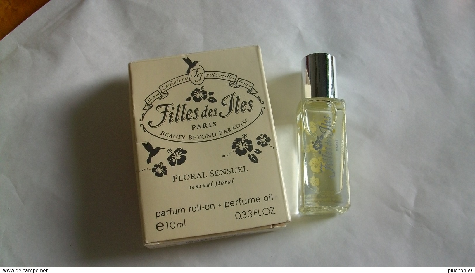 Miniature De Parfum Filles Des Iles    " Floral Sensuel  "parfum Roll On - Miniatures Womens' Fragrances (in Box)