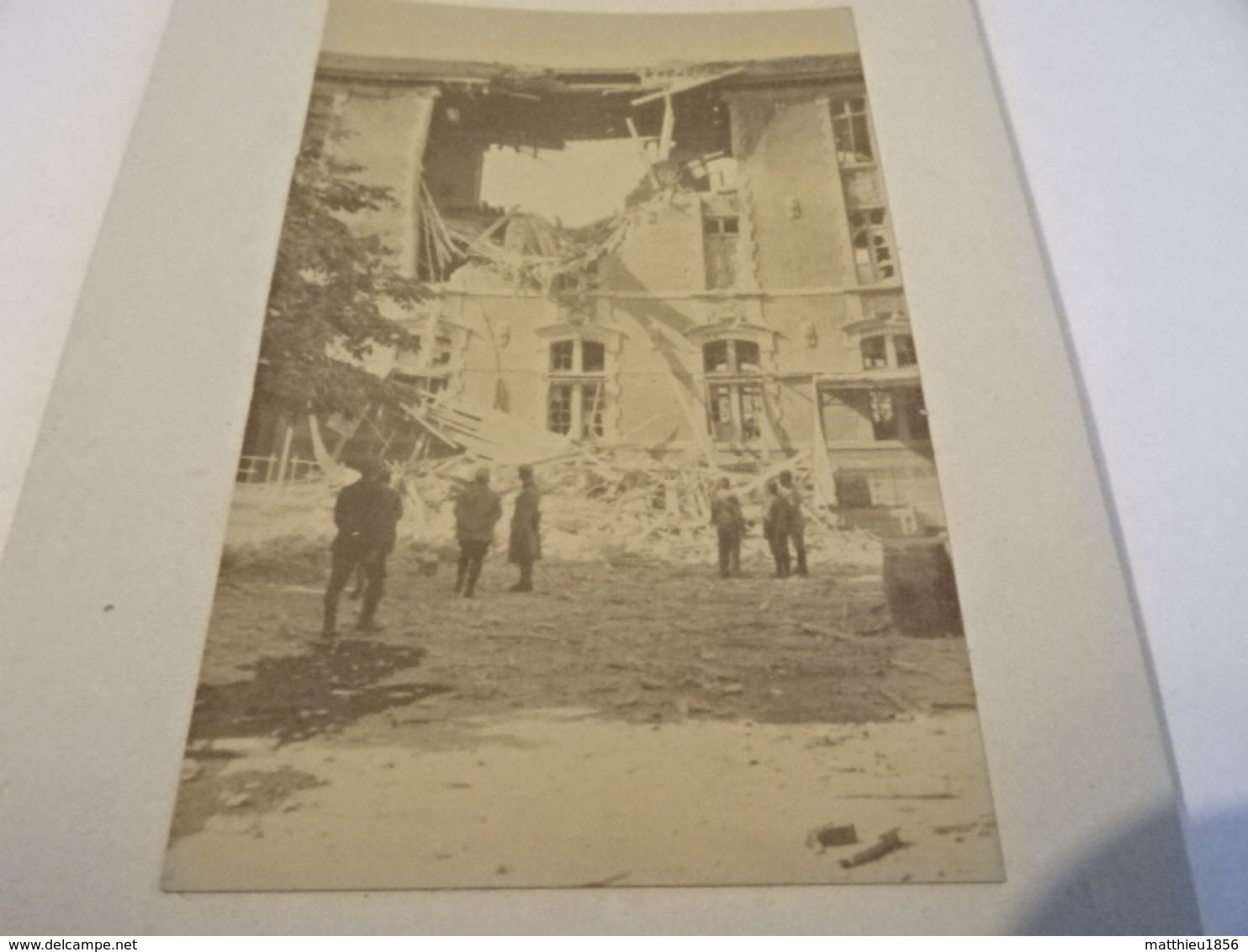 Photo Juin 1915 VERDUN - Trou D'un Obus De 380 Au Collège Buvignier (Buirguier ?) (A198, Ww1, Wk 1) - Verdun