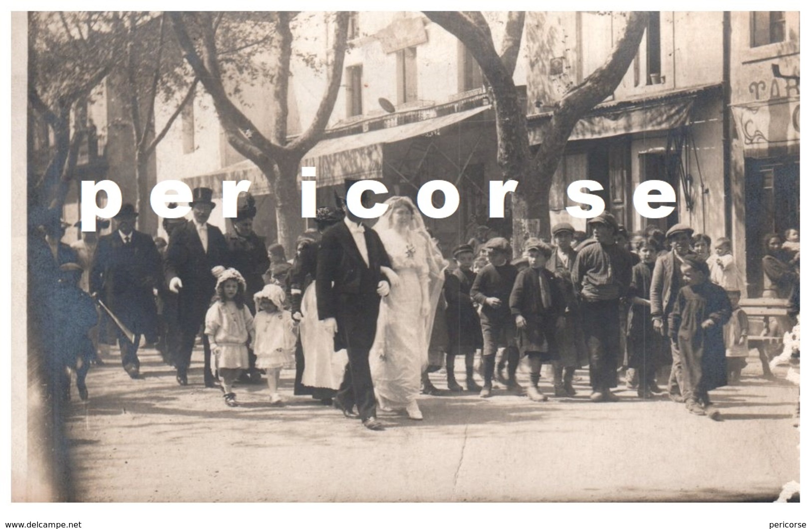 34  Capestant   Sortie De L'église Cortége Des Mariés (carte Photo) - Capestang