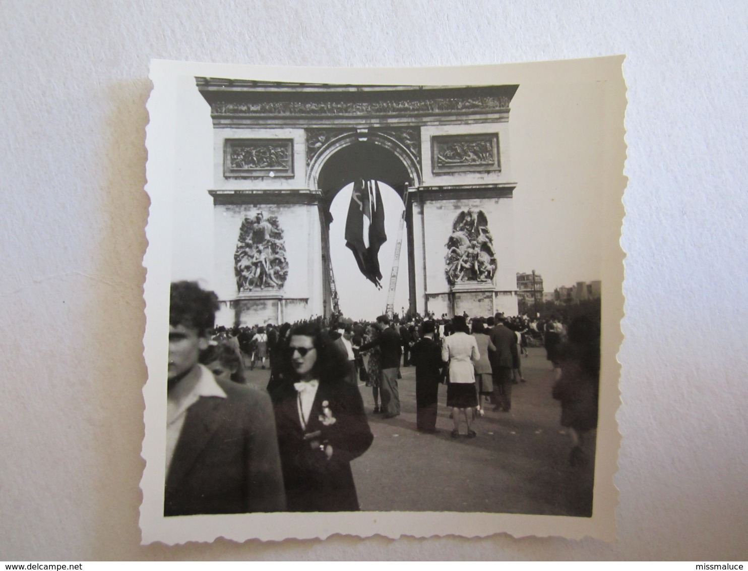 Photo Photos Photographie Femme Mode Paris 8 Mai 1945 Arc De Triomphe - Lieux