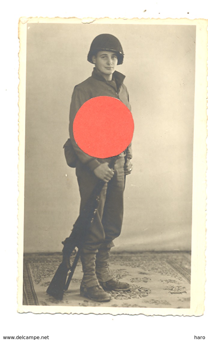 Photo Carte (studion ) D'un GI Américain En Uniforme Et Fusil Garand - Guerre 40/45 - Militaire US Nom Au Verso (b255) - Weltkrieg 1939-45