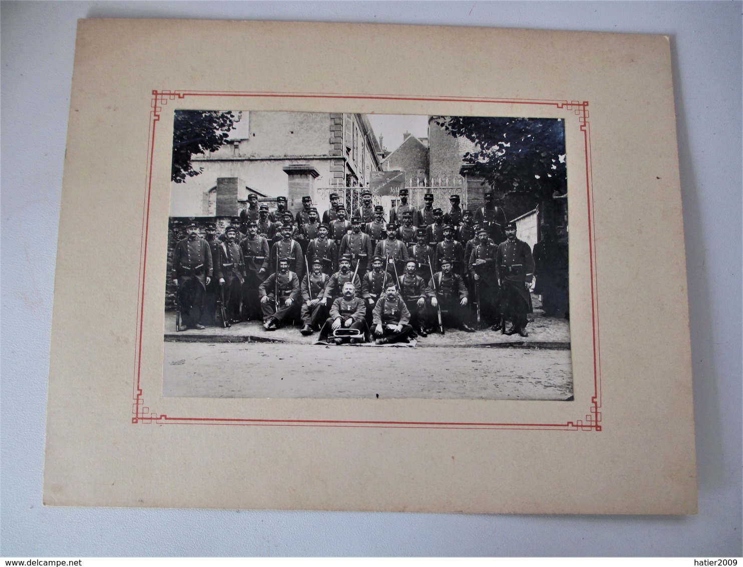 Guerre 14/18 _ Gde Photo ESCORTE Des PRISONNIERS - 64 Eme Régiment Infanterie, 13 Eme Compagnie A NEVERS En 1914 - TBE - Guerra, Militari