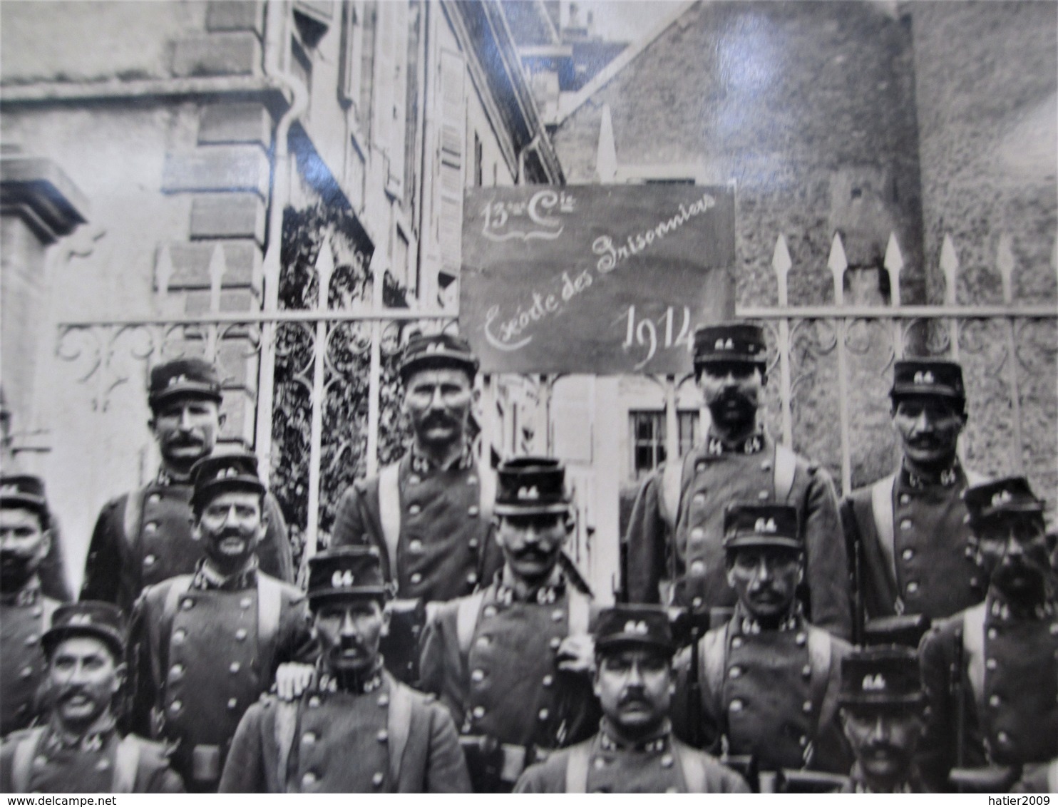 Guerre 14/18 _ Gde Photo ESCORTE Des PRISONNIERS - 64 Eme Régiment Infanterie, 13 Eme Compagnie A NEVERS En 1914 - TBE - Guerre, Militaire