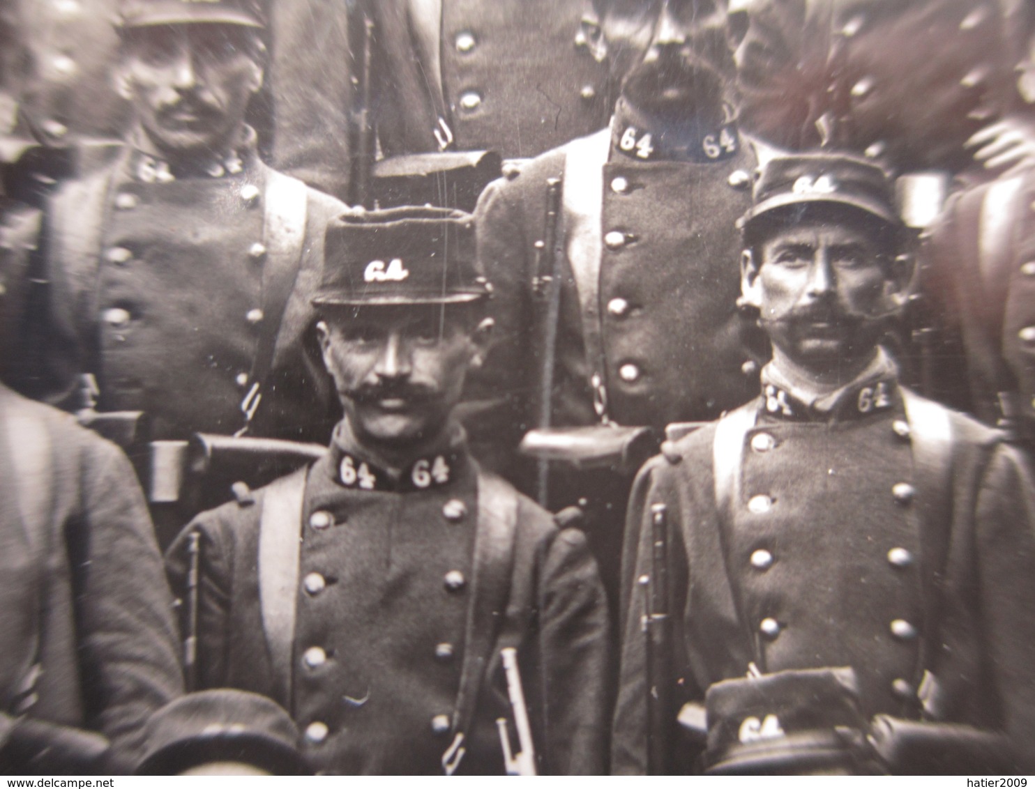 Guerre 14/18 _ Gde Photo ESCORTE Des PRISONNIERS - 64 Eme Régiment Infanterie, 13 Eme Compagnie A NEVERS En 1914 - TBE - Guerra, Militari