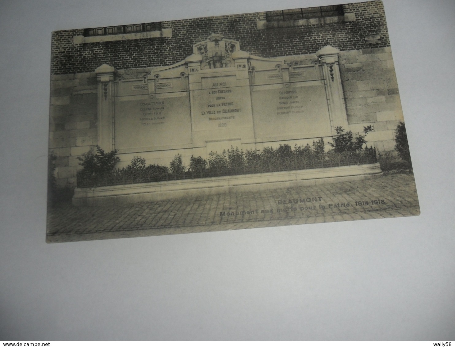 Beaumont Monument Aux Morts Pour La Patrie 1914-1918 - Beaumont