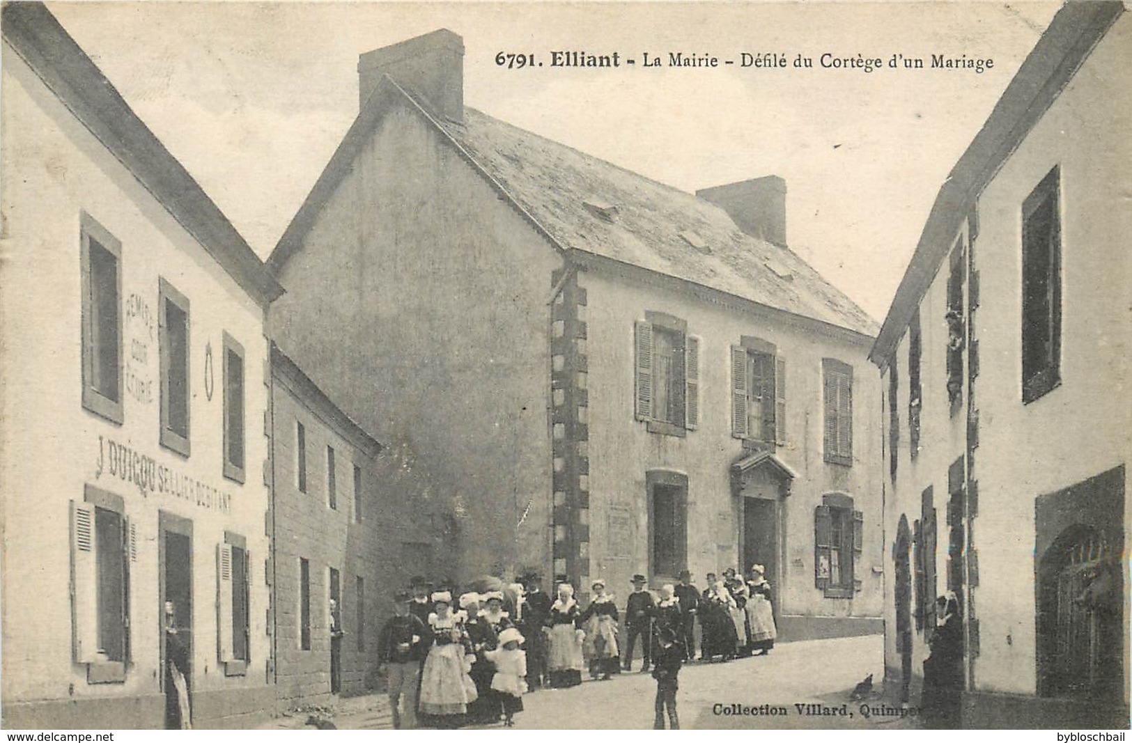 CPA 29 Finistère Elliant La Mairie Défilé Du Cortège D'un Mariage - Sellier Débitant - Costumes - Folklore - Elliant