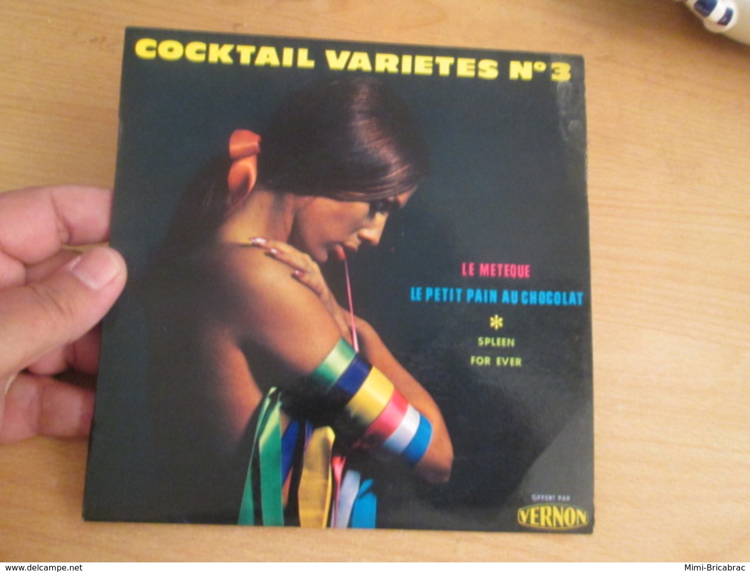 VYNILE DISQUE 45 Tours Disque Pub VERNON Cocktail Variétés N°3 LE METEQUE LE PETIT PAIN AU CHOCOLAT SPLEEN FOR EVER - Hit-Compilations