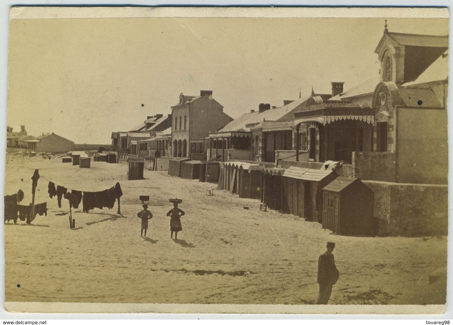 CDV. Le Pouliguen. Plage. Cabines. Photographe Trésorier à Toulon. - Anciennes (Av. 1900)