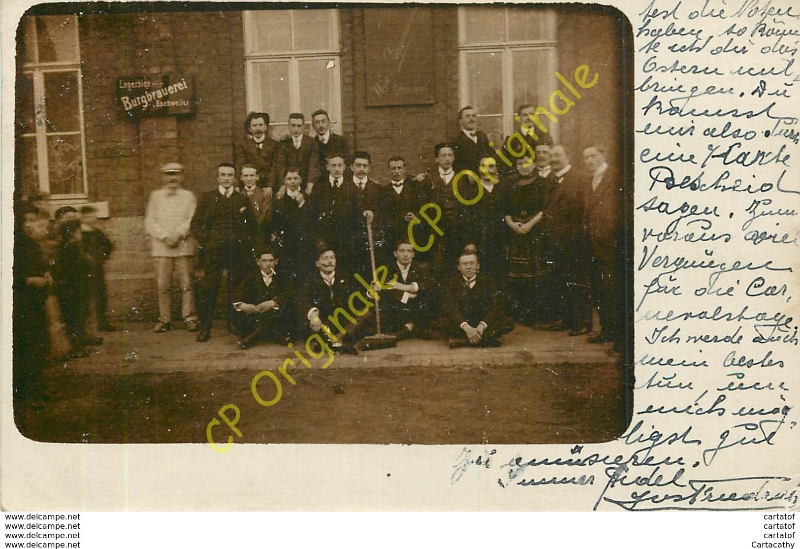 Photo-CPA . ESCHWEILER . Groupe Devant BURGBRAUEREI LAGERBIER - Eschweiler