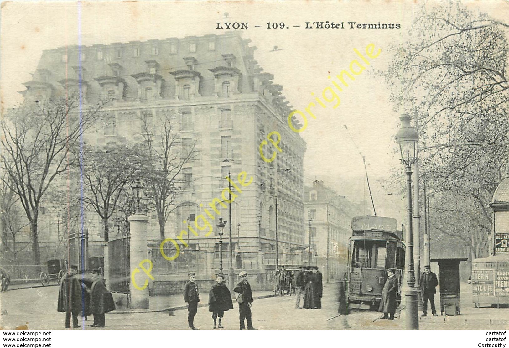 69.  LYON .  Hôtel Terminus .  CPA Animée . - Autres & Non Classés