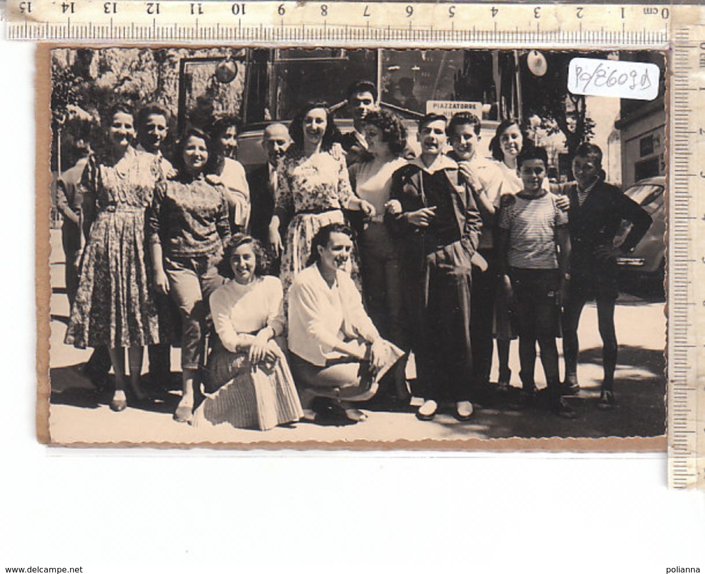 PO8609D# FOTOGRAFICA GRUPPO TURISTI RAGAZZI - AUTOBUS PIAZZATORRE MILANO RICORDO 1967 No VG - Altri & Non Classificati