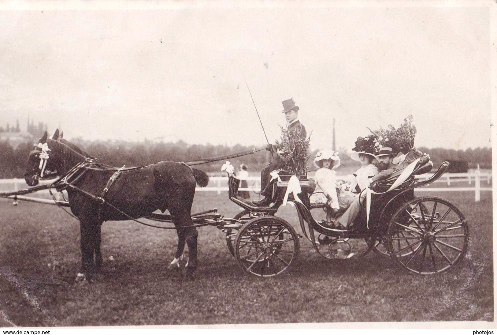 Carte Photo  :  Aix Les Bains (73)  Calèche à La Bataille De Fleurs  D'Aix Aôut 1909 - Lieux