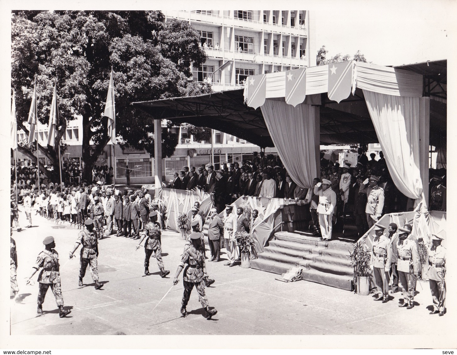 Ancien Congo Belge Défilé 30 Juin 1965 Présence KASAVUBU KASA-VUBU Uniforme De Lieutenant Général 4 Photos A4 ZAIRE - Afrique