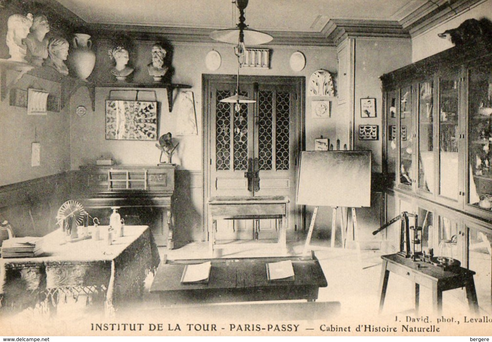 75. CPA. PARIS.  Institut De La Tour, Paris Passy, Cabinet D'histoire Naturelle. - Autres & Non Classés