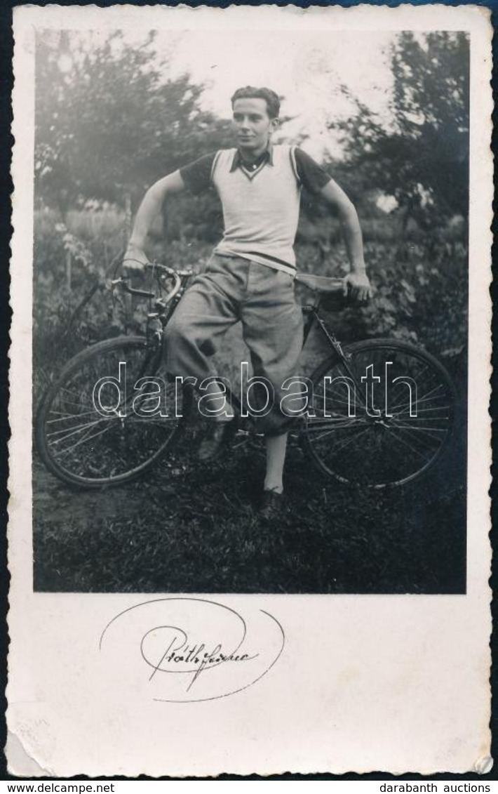 1940 Férfi Kerékpárral, Fotólap, 13,5×8,5 Cm - Sonstige & Ohne Zuordnung