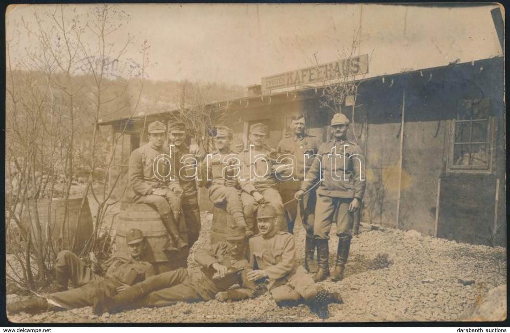 1916 Kávéház Előtérben Katonákkal, életkép, Megírt Fotólap, 9×14 Cm - Sonstige & Ohne Zuordnung