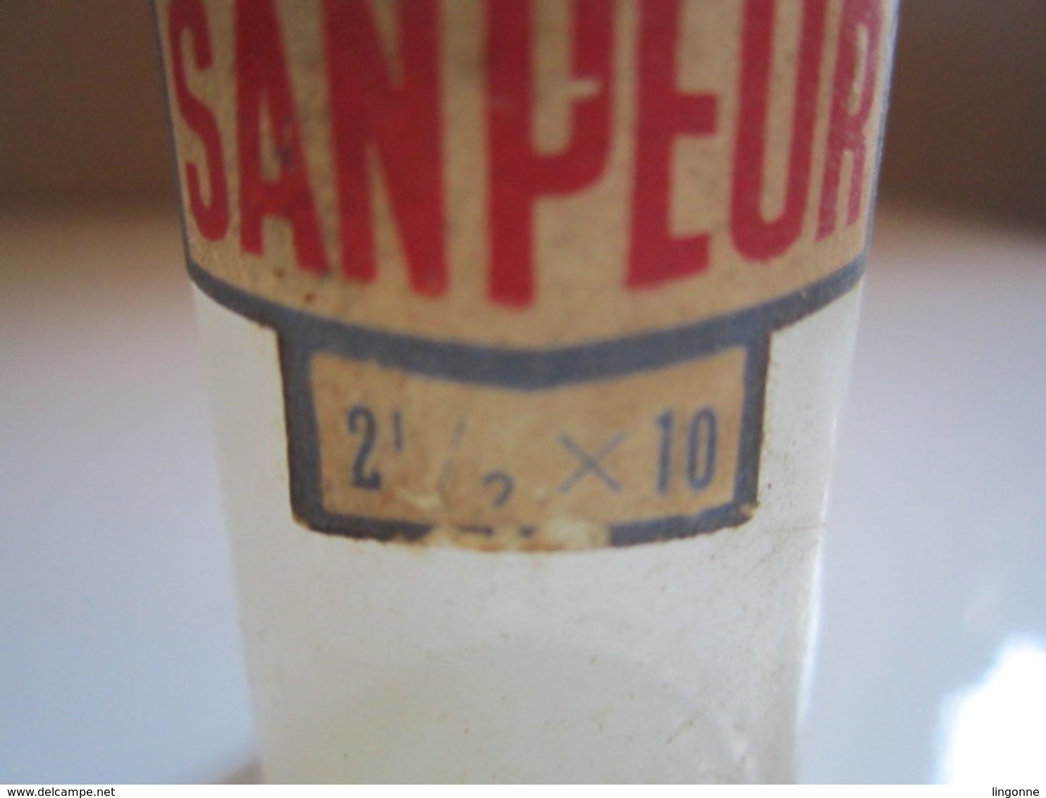 6 Anciennes boites en tube plastique de marque SANPEUR 3 BLEUS 3 VERTES (Boite pour ?? chasseur ? Chasse ?) Haut 5,5 cm