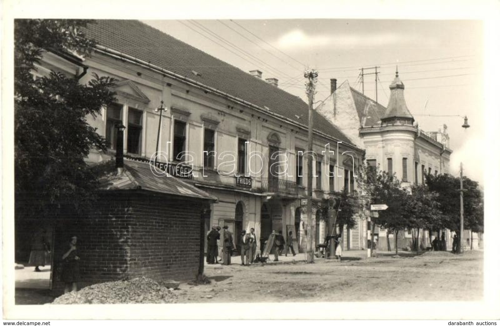 ** T1 Szinérváralja, Seini; Piac Tér, Korona étterem, Fried S. Utóda Salamon Ignác üzlete, Benzinkút / Square, Restauran - Ohne Zuordnung