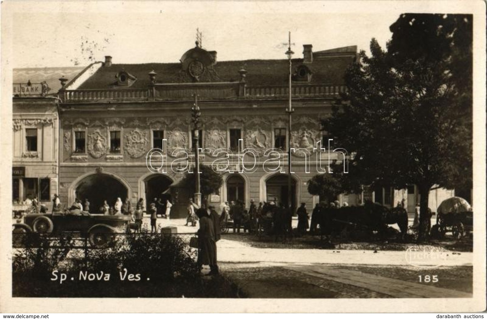 T2 Igló, Zipser Neudorf, Spisská Nová Ves; Schwartz üzlete, Piac árusokkal, Autó, Takarékpénztár / Square, Market, Autom - Ohne Zuordnung