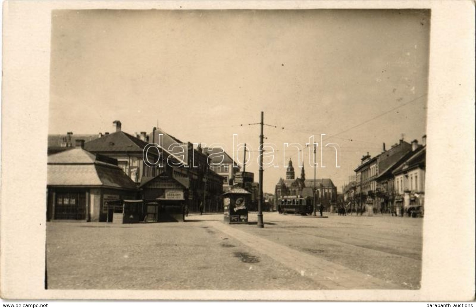 * T2 ~1930 Kassa, Kosice; Utcakép, Villamos Stollwerck és Armada Krém Reklámmal, Bódék Auto Omnia Reklámmal / Street Vie - Zonder Classificatie