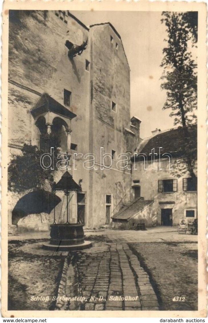 T2/T3 Seebenstein, Burg Seebenstein, Schloßhof. Franz Mörtl / Castle Courtyard (fl) - Ohne Zuordnung