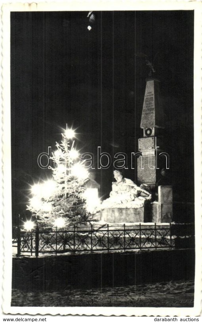 ** T1 Weißenkirchen An Der Perschling, Weltkrieg Helden Monument / WWI Heroes Monument At Night. Photo - Ohne Zuordnung
