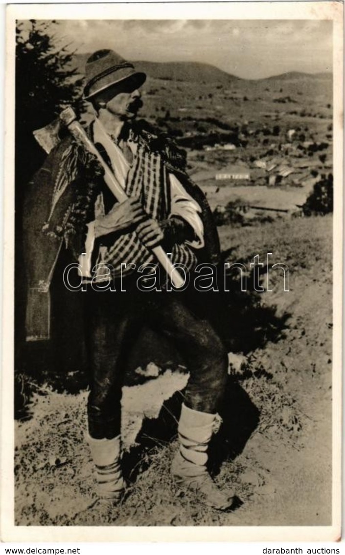 ** T1 Kárpátaljai Erdőmunkás Baltával / Podkarpatska Rus. / Transcarpathian Forest Worker With Axe - Ohne Zuordnung