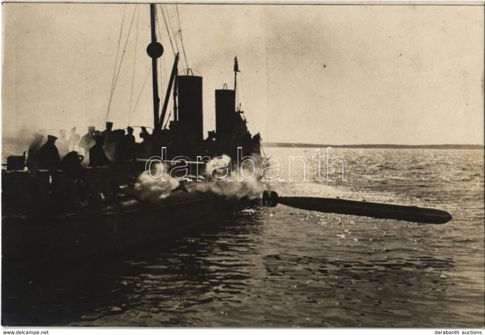 T2 1918 Osztrák-magyar Torpedóromboló Egy Torpedó Kilövésének Pillanatában, Matrózok / K.u.K. Kriegsmarine Torpedoboot / - Ohne Zuordnung