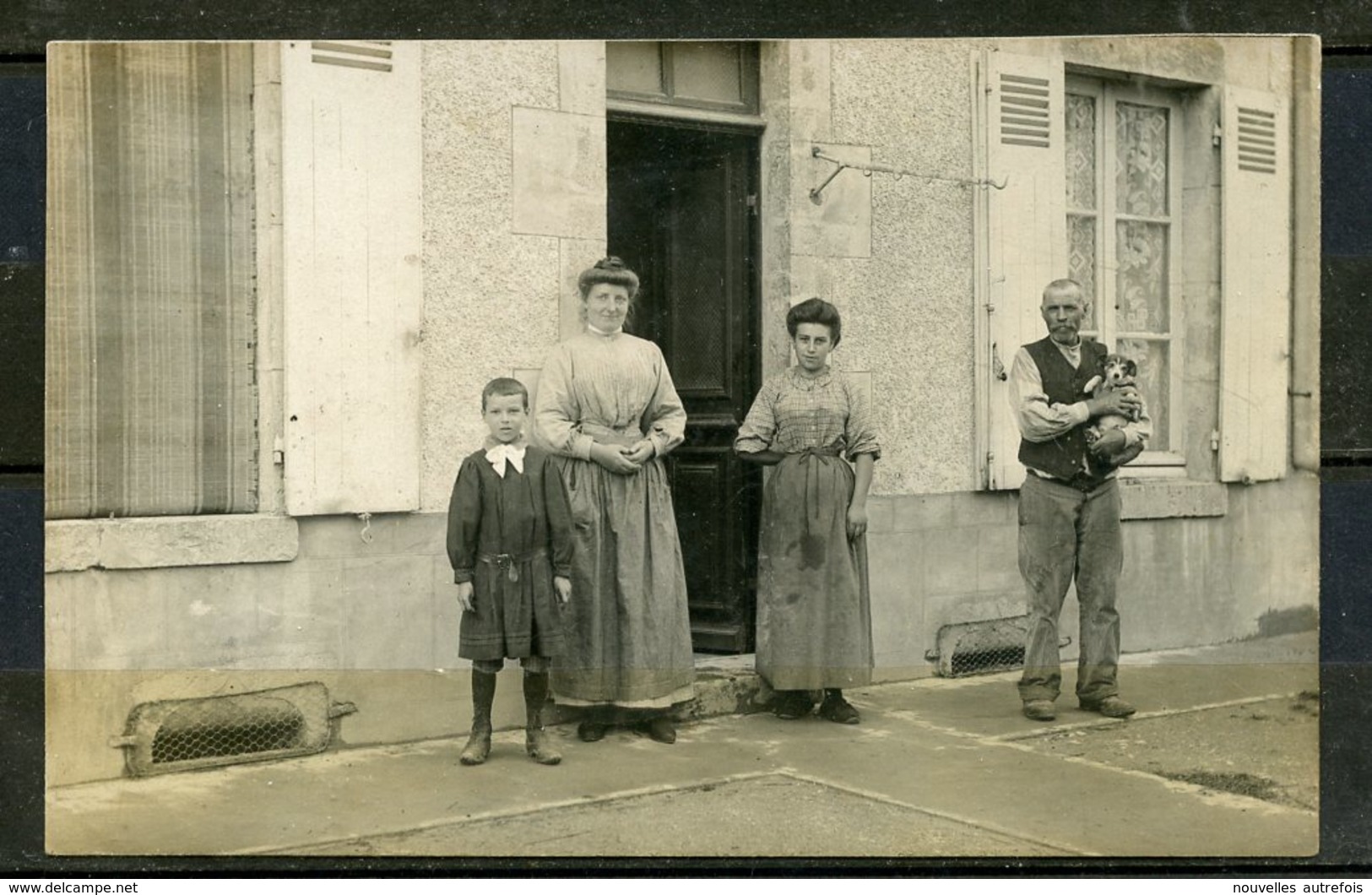 CARTE PHOTO BINAS - MAISON JORY ( SABOTIER) LE BOURG - FAMILLE JORY,ROUCHEUX. - Autres & Non Classés