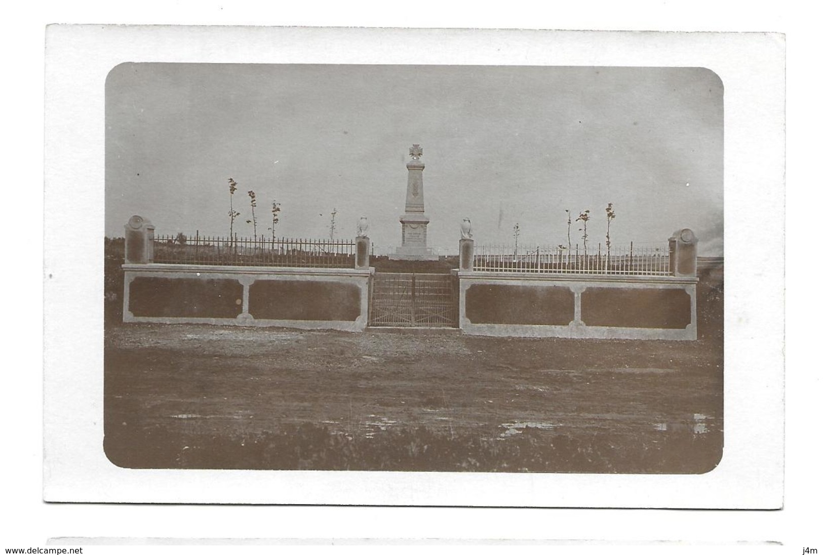 62/ PAS De CALAIS...Carte Photo Du Monument Aux Morts De COURCELLES Le COMTE - Other & Unclassified