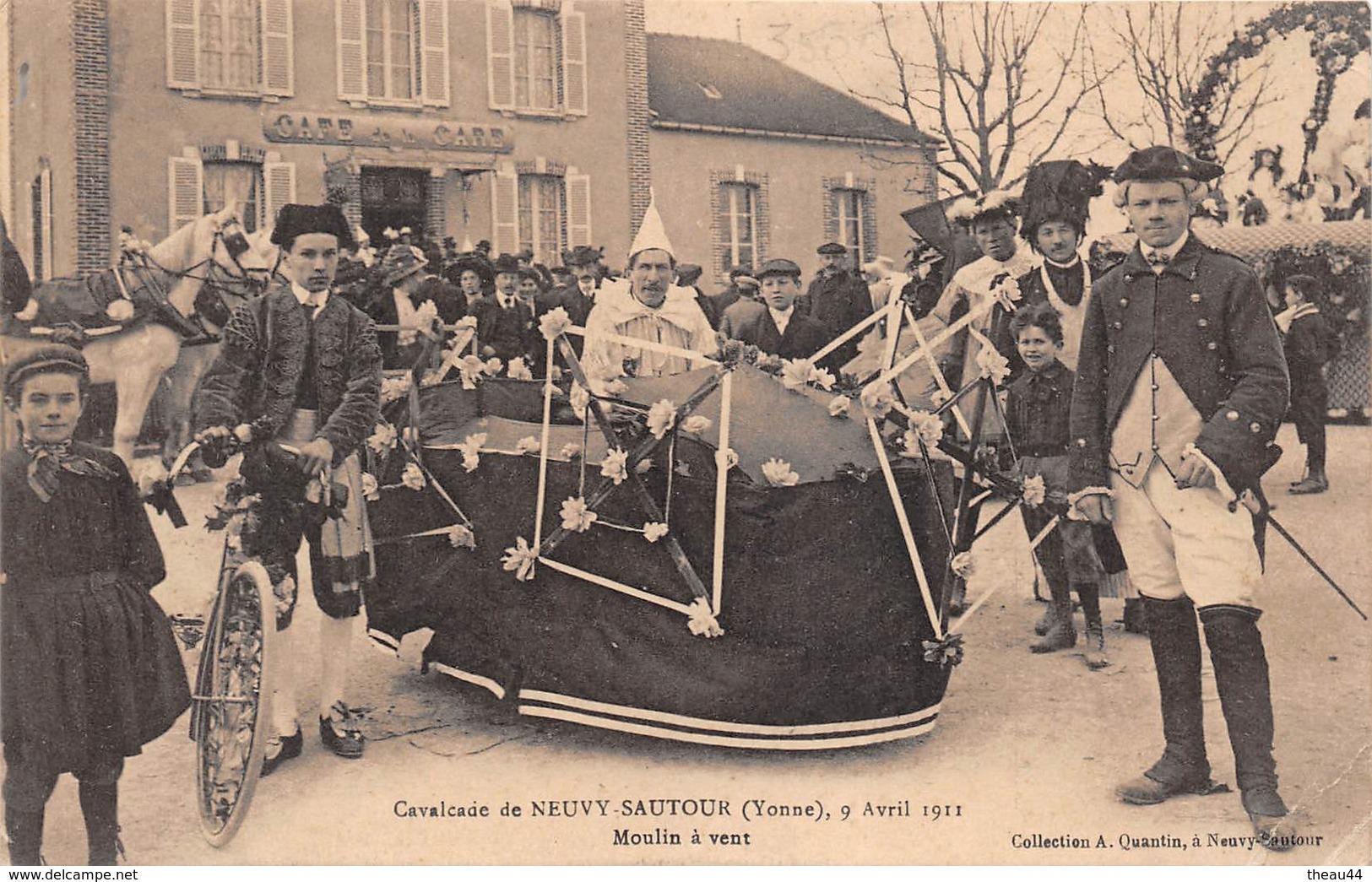 ¤¤    -   NEUVY-SAUTOUR  -  Cavalcade De 1911  - Moulin à Vent Devant Le Café De La Gare    -   ¤¤ - Neuvy Sautour