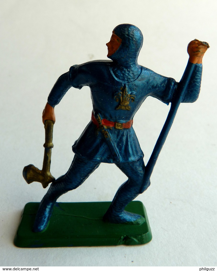 FIGURINE STARLUX -  SOLDAT MEDIEVAL CHEVALIER  MPC49 ORIFLAMME ET HACHE 1969 - Starlux