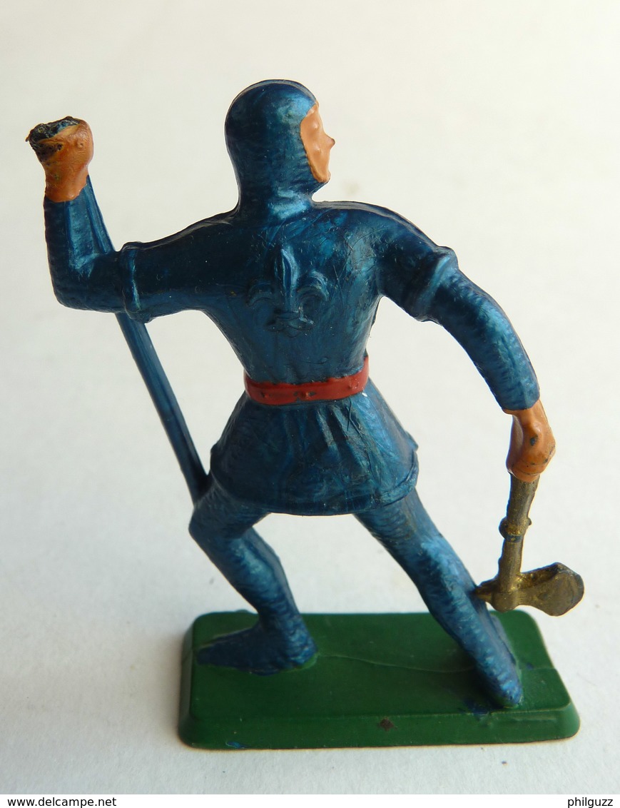 FIGURINE STARLUX -  SOLDAT MEDIEVAL CHEVALIER  MPC49 ORIFLAMME ET HACHE 1969 - Starlux