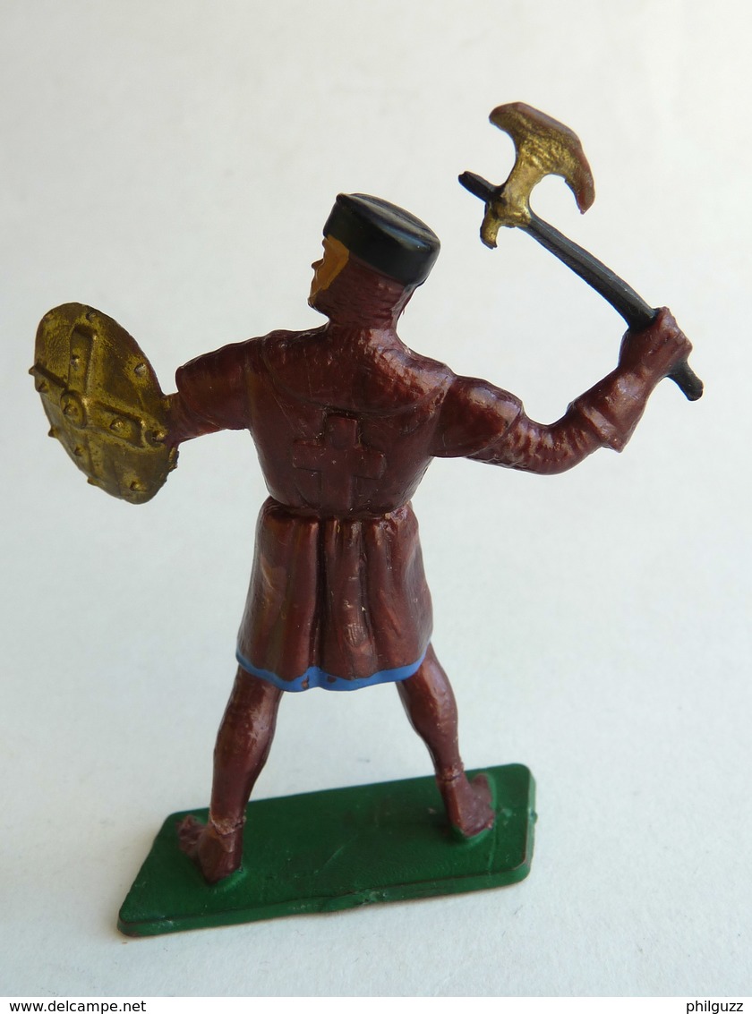 FIGURINE STARLUX -  SOLDAT MEDIEVAL CHEVALIER   MPC34 CROISE HACHE D'ARMES 1966 - Starlux