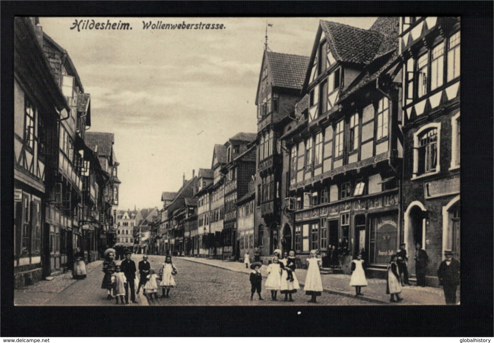 DE2462 - HILDESHEIM - WOLLENWEBERSTRAßE - BUSY STREET SCENE - Hildesheim