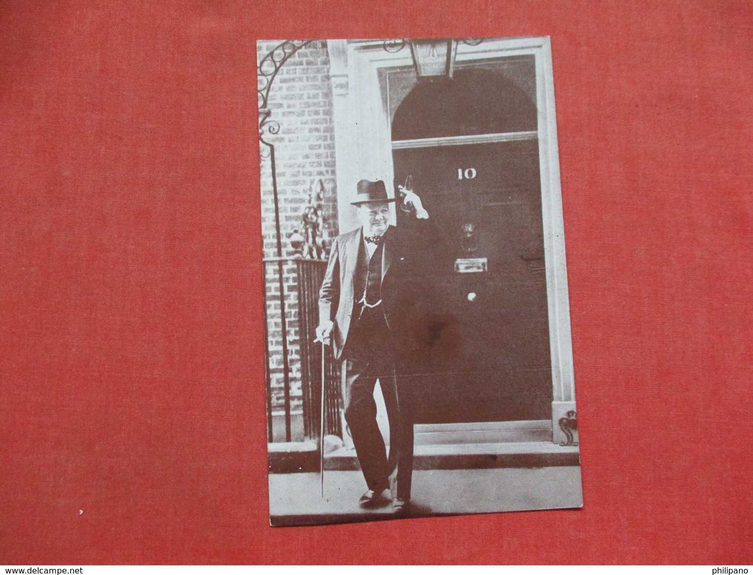 Former Prime Minster  Winston Churchill Leaving 10 Downing Street      Ref 3508 - Historical Famous People