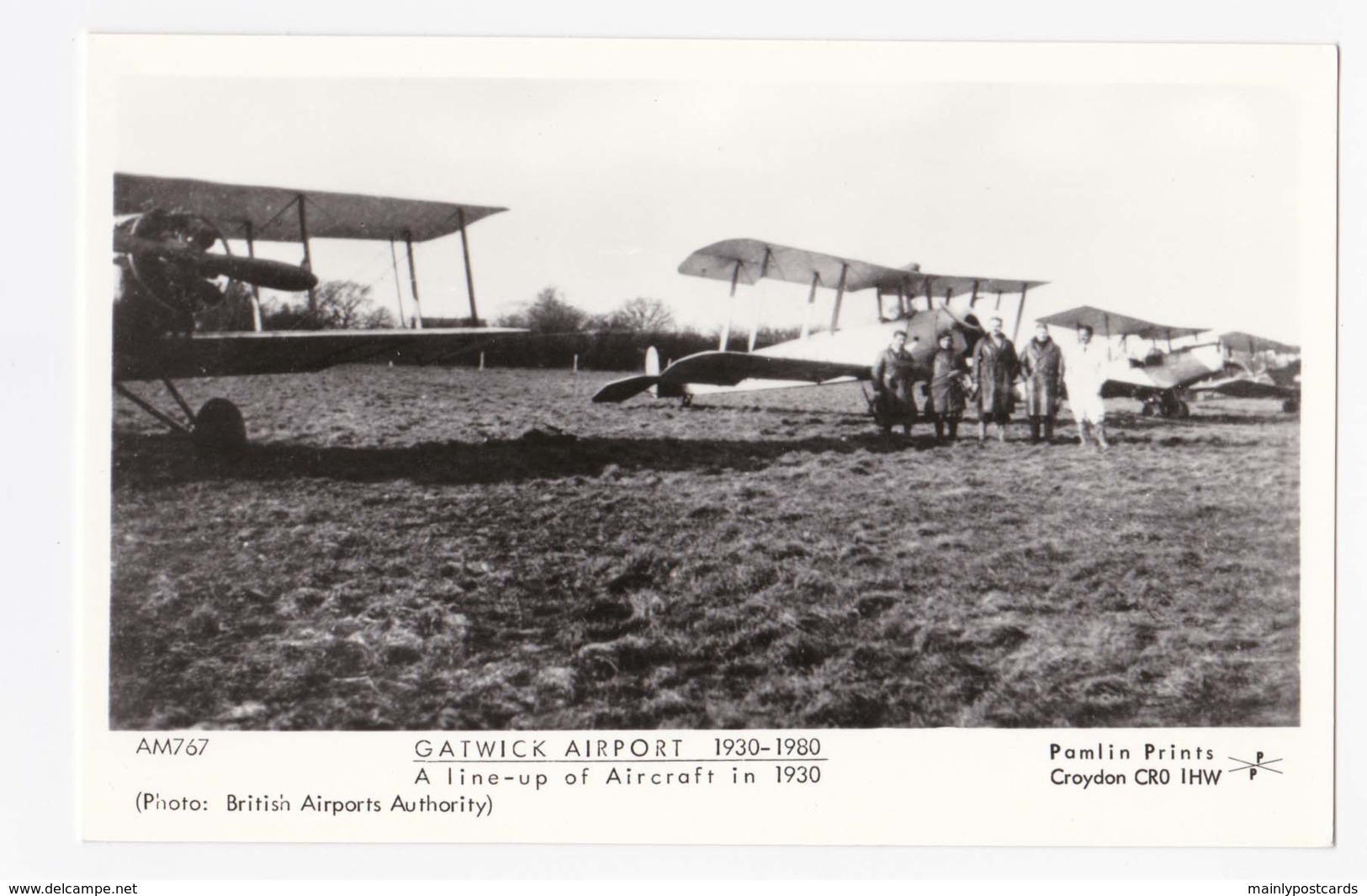 AK37 Aviation - Gatwick Airport, A Line Up Of Aircraft In 1930 - Reproduction - Aerodromes