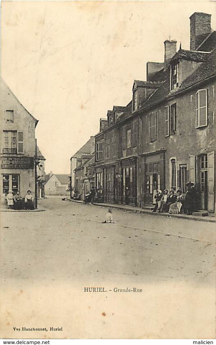 Allier.-ref-C372 - Huriel - Grande Rue -  Magasin Brochart - Sabots Et Galoches - Magasins - Carte Bon Etat - - Other & Unclassified