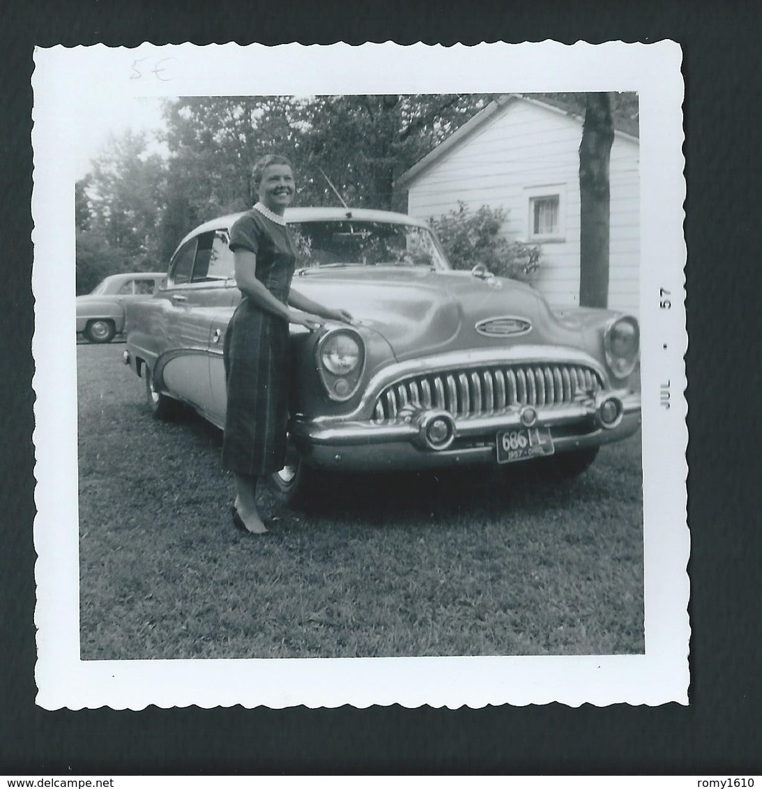 Ancienne Buick. Jolie Femme Près De Sa Voiture. Photo Privée 1957.  2 Scans. - Turismo