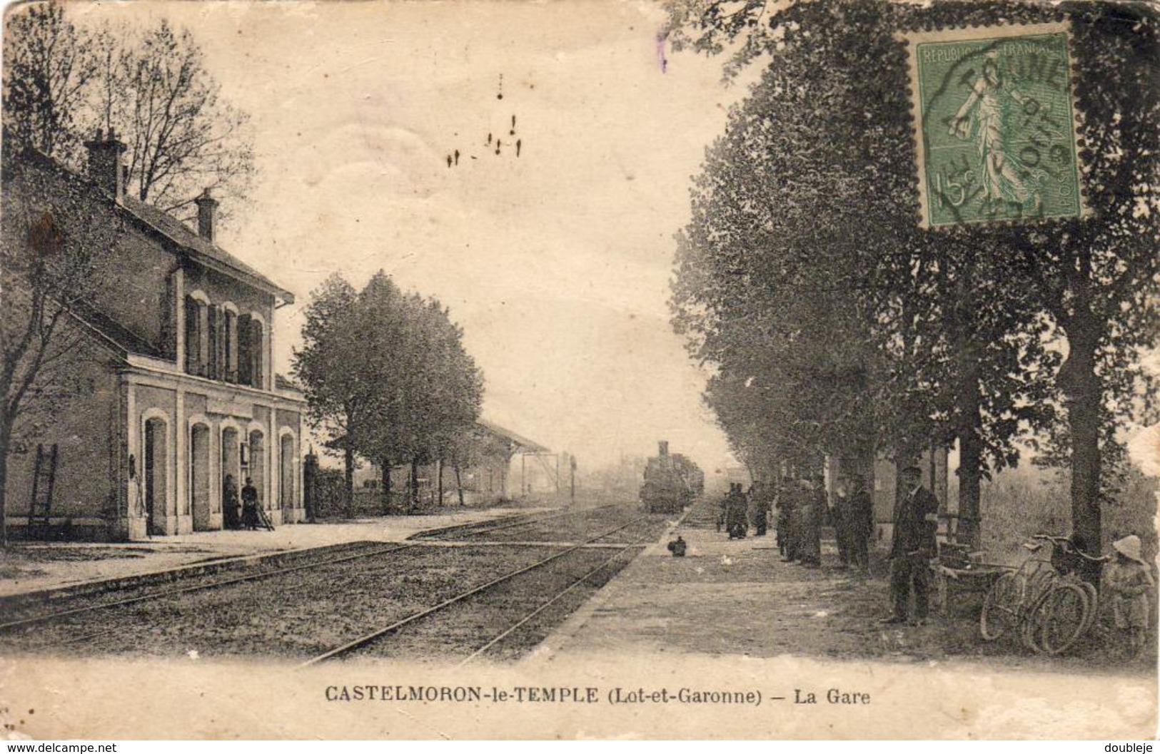 D47  CASTELMORON LE TEMPLE  La Gare  ....... Avec Train En Gare - Castelmoron