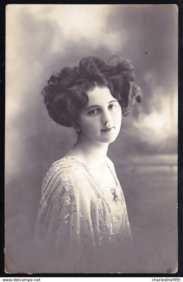 CARTE PHOTO - JOLIE JEUNE FILLE - PRETTY YOUNG GIRL - Vrouwen