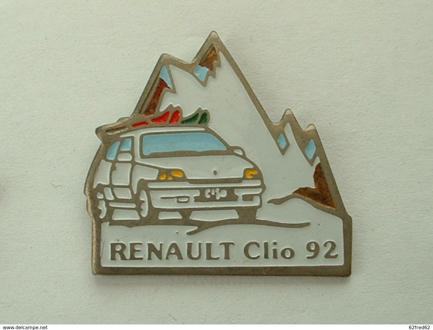 PIN'S RENAULT CLIO 92 - Renault