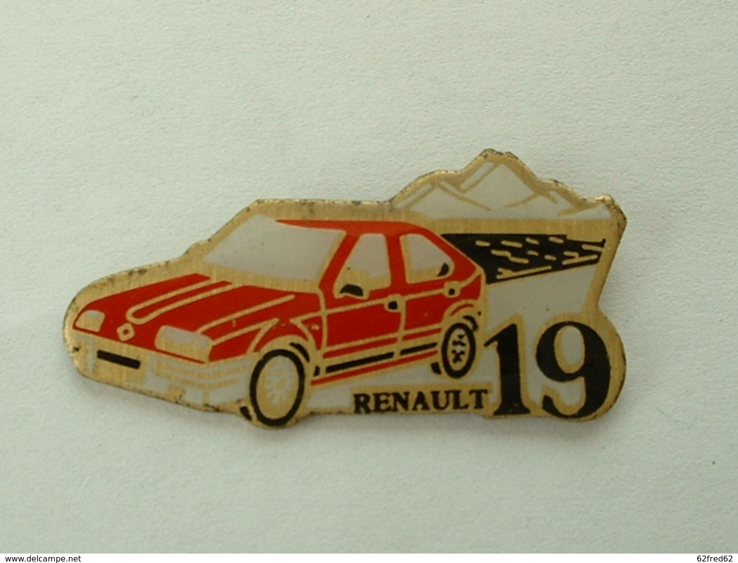 PIN'S RENAULT 19 - Renault