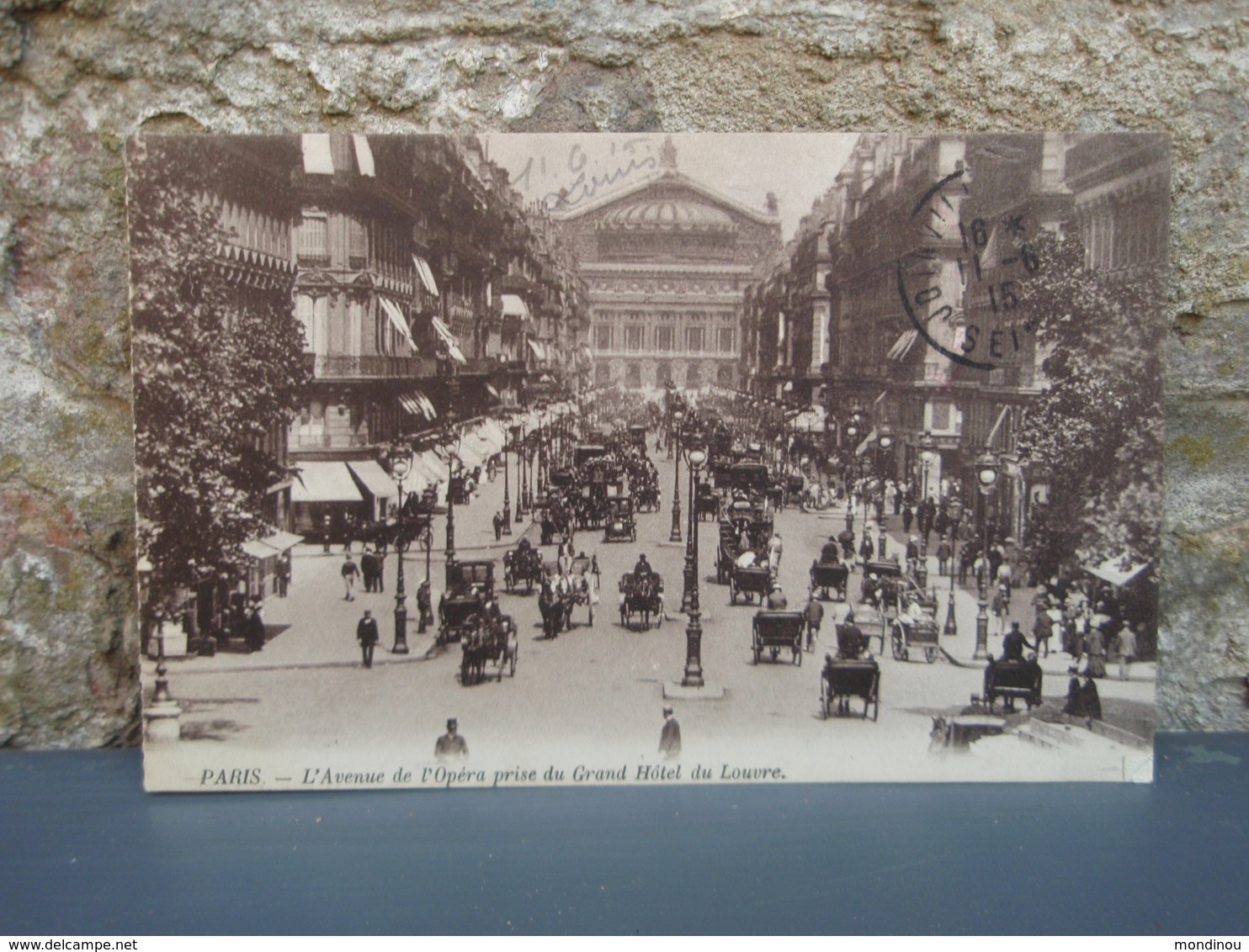 Cpa PARIS L'Avenue De L'Opéra Prise Du Grand Hôtel Du Louvre. 1915, Marque Reliquat Enveloppe Au Dos. - Cafés, Hôtels, Restaurants